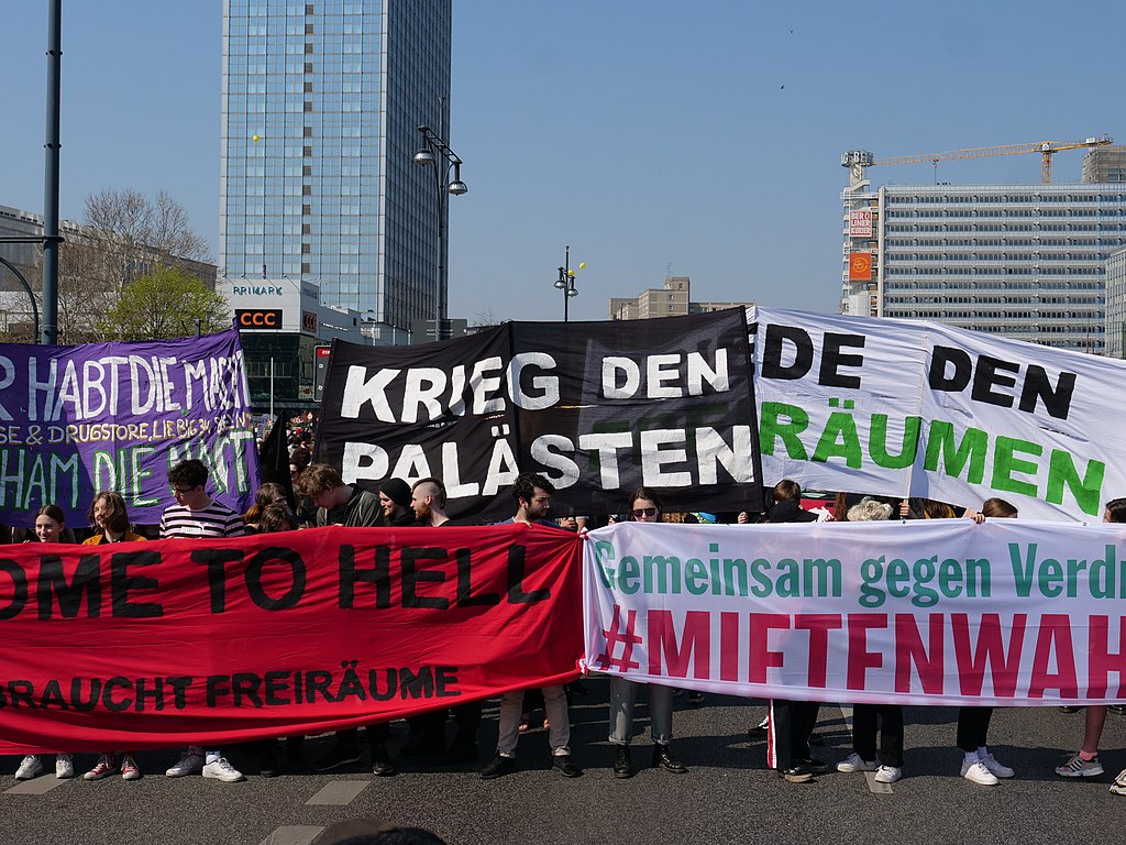 manifestazione contro il caro affitti a Berlino