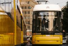 interruzioni nel trasporto pubblico U7 M6 M8 canva FREE tram BVG camion da un tram omofobia e mobbing Berlin-Abo U7 trasporto pubblico gratuito omofobia e mobbing Klima-Tram camion da un tram