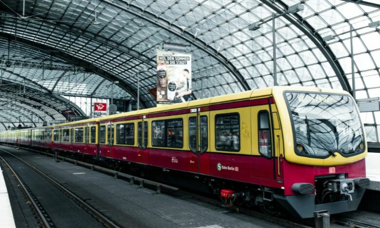 linee s-bahn interrotte banchina sciopero macchinisti S-Bahn per il BER biglietto sociale sedia a rotelle incastrata