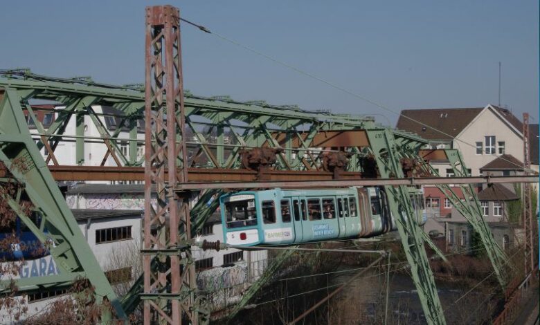 Schwebebahn ferrovia sospesa (2)