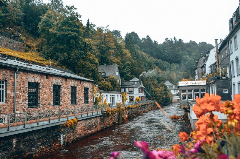 Monschau canva pro